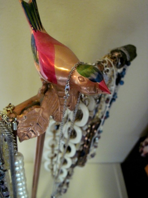 Bird, necklace holder